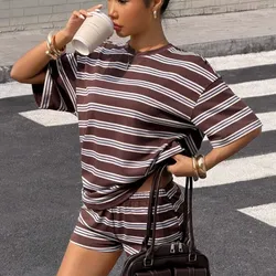 Conjunto de pullover ancho y short de rayas