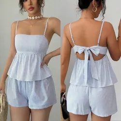 Conjunto de short y blusa con lazo detrás azul de rayas