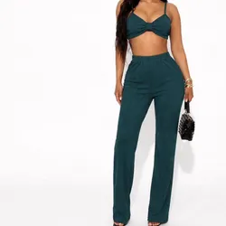 Conjunto de top corto y pantalon