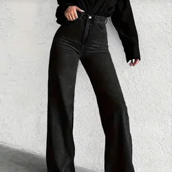 Jean negro ajustado arriba y ancho debajo