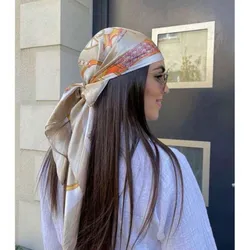 Pañuelo con detalles naranja