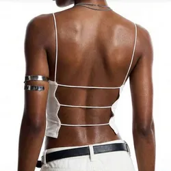 Top blanco con espalda medio abierta