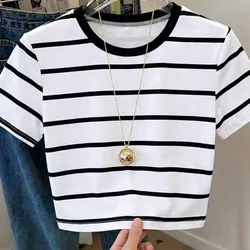 Top blanco de rayas negras