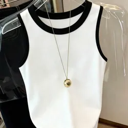 Top blanco largo con borde negro