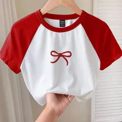 Top rojo y blanco con lazo