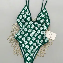 Trusa verde con flores blancas