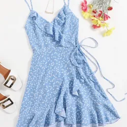 Vestido azul claro con vuelos