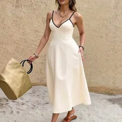 Vestido beige largo con detalles carmelitas