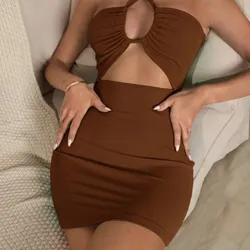 Vestido carmelita con entrelazo delante