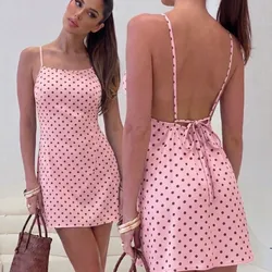 Vestido corto rosa de tirantes y lunares