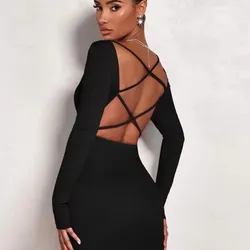 Vestido negro con entrelazo detrás ajustado