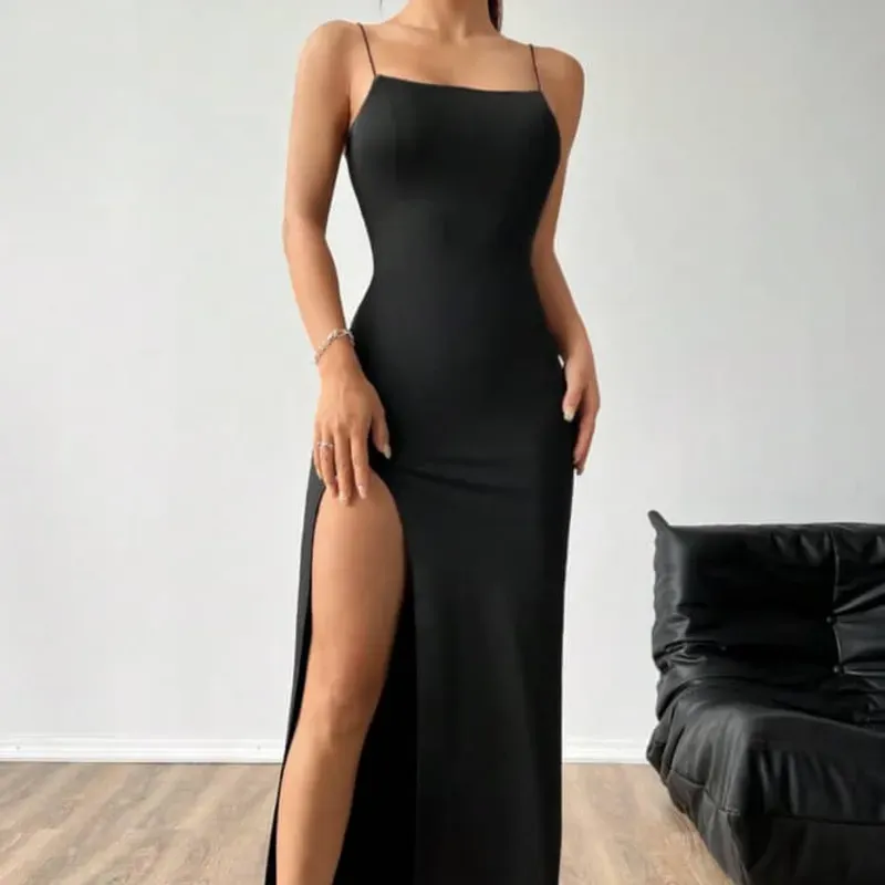 Vestido negro largo con abertura