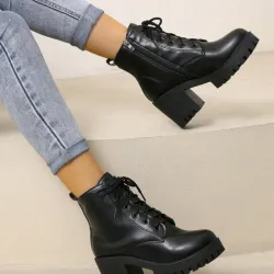 Botas negras de tacón