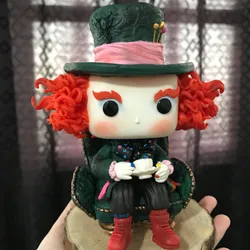 Funko Pop Mad Hatter en Silla