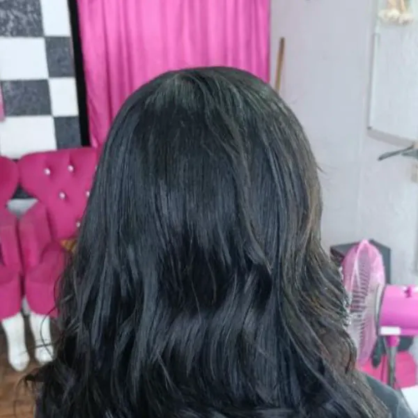Dediquese un tiempo con amor. Realizamos servicios de peluquería, extensiones de cabello , extensiones de pestañas , lifting de pestañas ,laminado de ceja ,tinte henna. Aplicación de uñas . Se imparten cursos presenciales para lashistas principiantes y Diseño de cejas. No dudes en preguntar 😃 . Siempre es un placer atenderle.