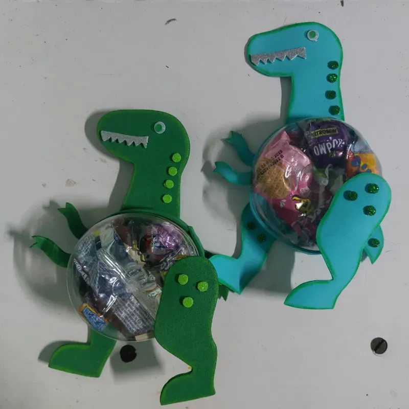 Cestas de confituras para niños (temática dinosaurios)