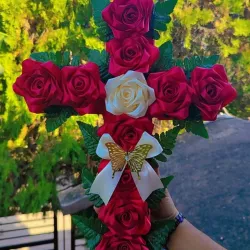 Cruz de rosas eternas 