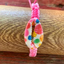 Pulsera tejida+caracol