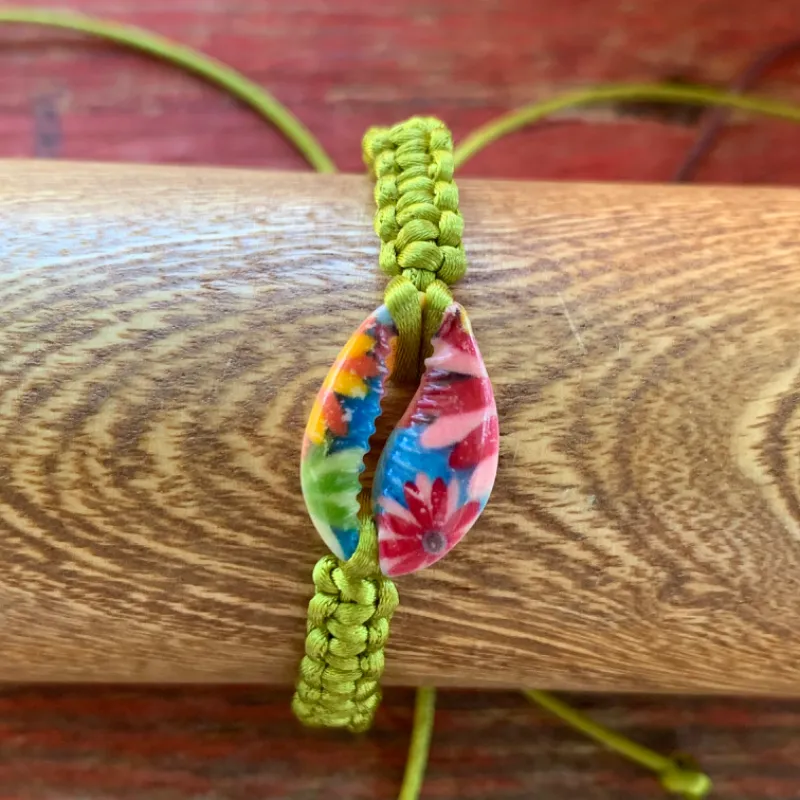 Pulsera tejida+caracol