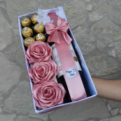 Caja de vino con ferrero 