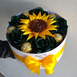 Cesta de rosa con girasol