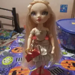 Victoria Whitman (Rainbow High)