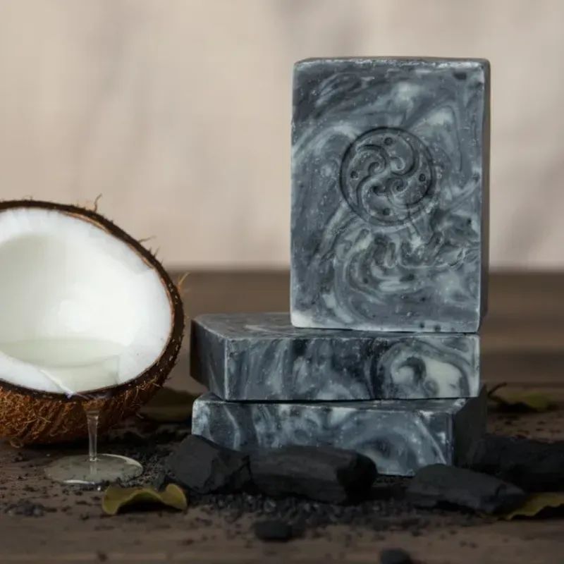 Carbón Activado y Leche de Coco