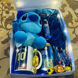 Caja con peluche de stich , jarra , rosas y confituras