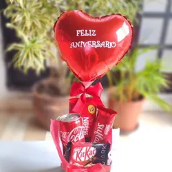 Caja cuadrada, globo 🎈 de corazón ❤️ y confituras