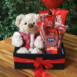 Caja cuadrada , peluche , confitura , globo