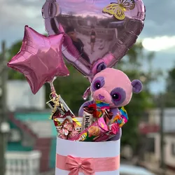 Caja Redonda con globos  , peluche , confituras 💝