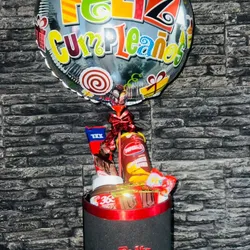 Caja redonda , confituras , globo de feliz cumpleaños 🎊