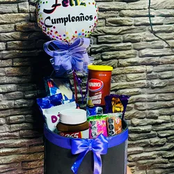 Caja redonda , globo feliz cumpleaños, confituras