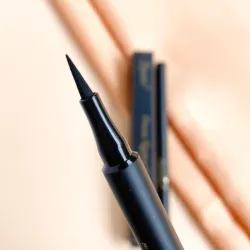 Delineador negro de plumón