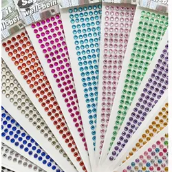 Piedras adhesivas de colores