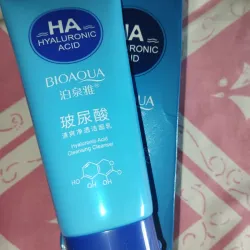 Limpiador facial de ácido hialurónico 