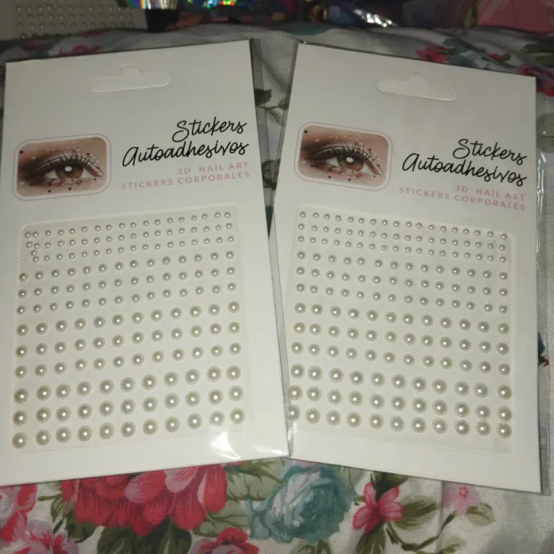 Perlas decorativas para los maquillajes y peinados 