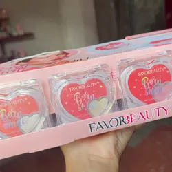 Paleta de rubor con iluminador