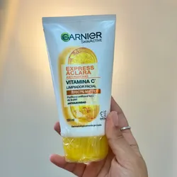 Limpiador facial Garnier con Vit C aclarante y antioleosidad