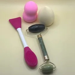 Set de rodillo y aplicador facial + Beauty blender