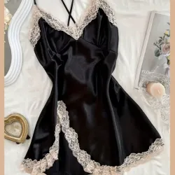 Babydoll negro con bordes de encaje blanco