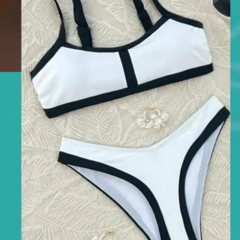 Bikini blanco y negro