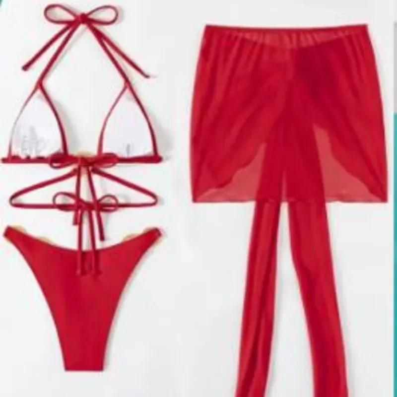 Bikini con paredo rojo