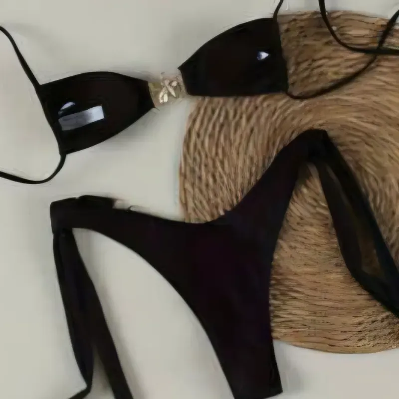 Bikini negro con estrella