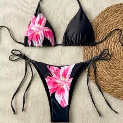 Bikini negro con flor
