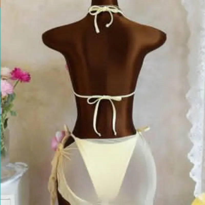 Juego de bikini con flor