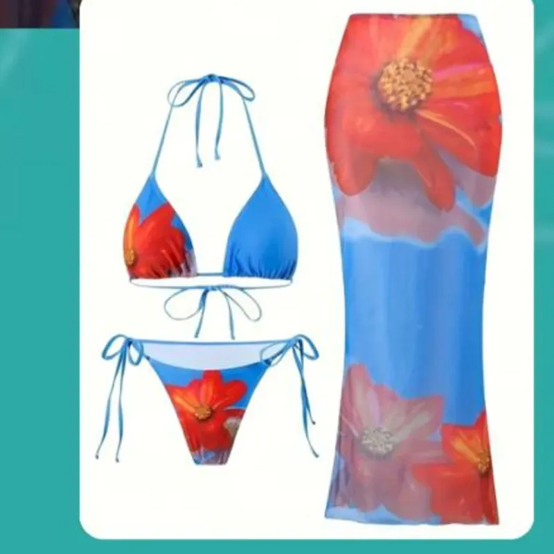 Juego de bikini con paredo azul con flor