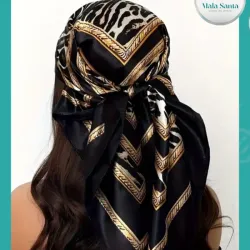 Pañuelo grande con estampado negro y dorado