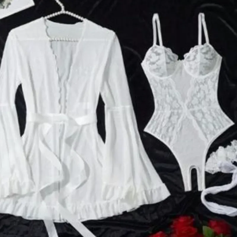 Set de body con bata y medias blanco