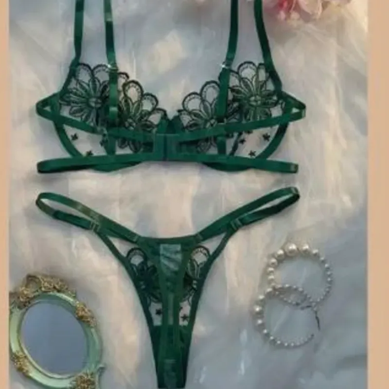 Set de dos piezas verde con borbado